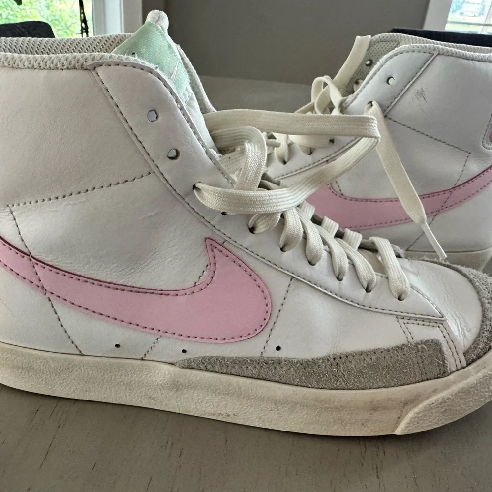 Kids 5.5Y Nike High-Top Blazer Sneakers in White with Pink Swoosh